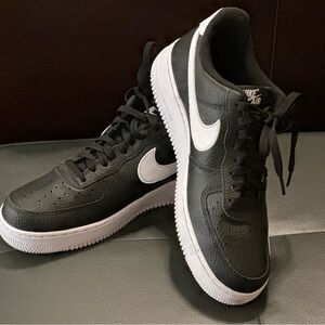Nike Air Force 1 Low '07 Size 9 Black and White